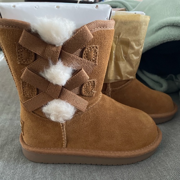 Koolaburra Brown Kids Boots with Cream Fur